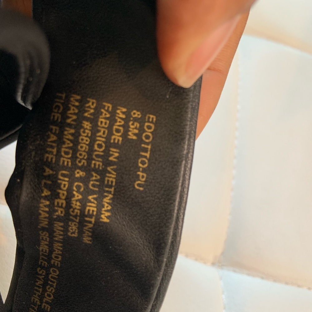 Nordstroms Open Edit modern slides - Picture 5 of 7